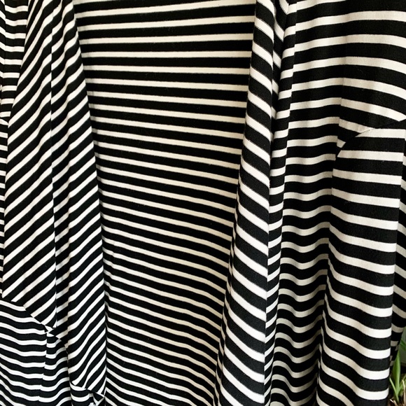 Black & white striped cardigan top. size large. THX - Picture 2 of 6